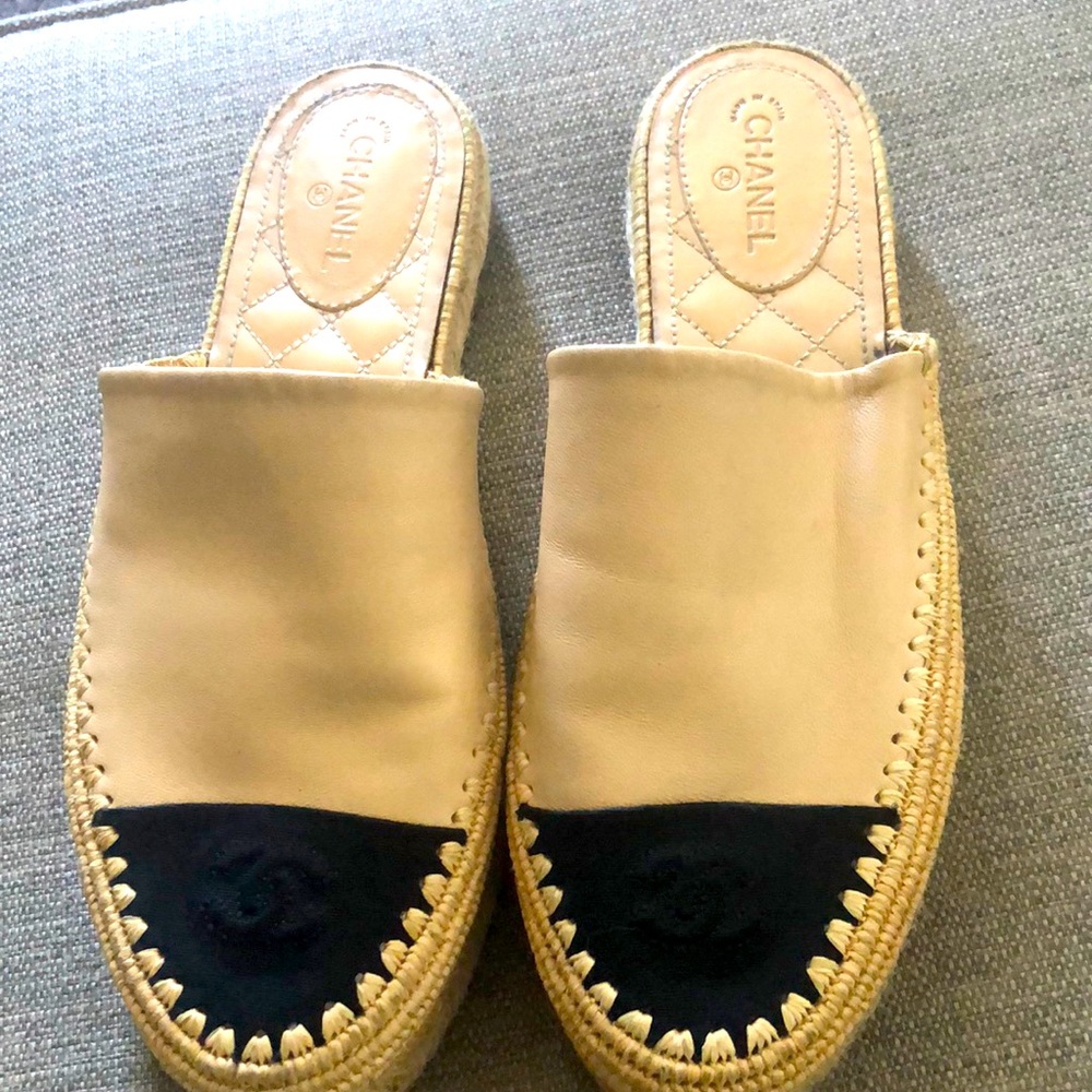 CHANEL SLIDES